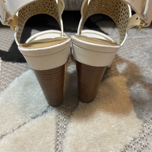 MK white heels - Picture 3 of 7